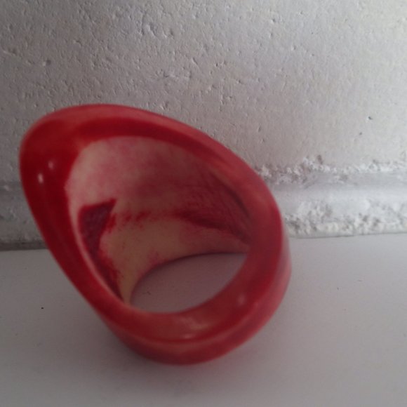 Designer Monies Gerda Lynnggard Red Buffalo Horn Free Form Over size Ring - Picture 2 of 5